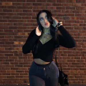 Meet your Posher, Becca